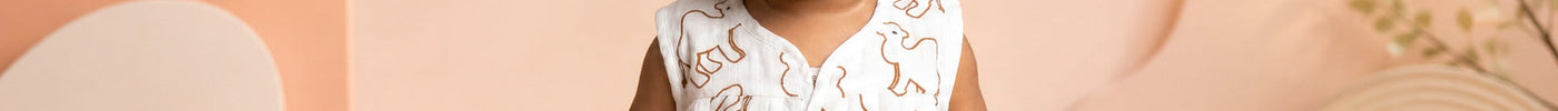 camel motif pleated dress