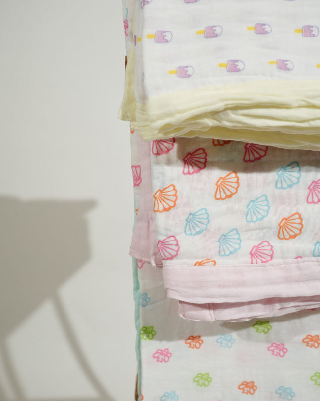 Cotton Muslin Kids Blanket with Honey Bee Print – Soft & Breathable Baby Blanket for Newborns & Toddlers