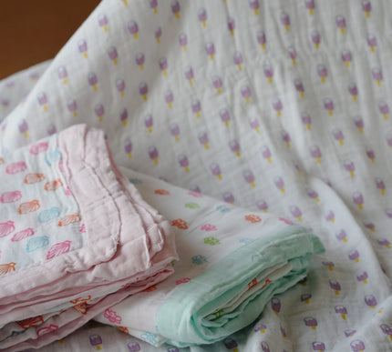 Cotton Muslin Kids Blanket with Honey Bee Print – Soft & Breathable Baby Blanket for Newborns & Toddlers