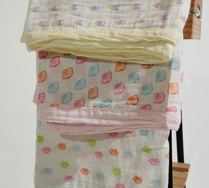 Cotton Muslin Kids Blanket with Honey Bee Print – Soft & Breathable Baby Blanket for Newborns & Toddlers