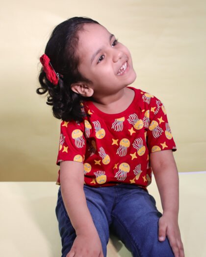 Dive into Cuteness! Adorable Jellyfish & Starfish Print T-Shirt